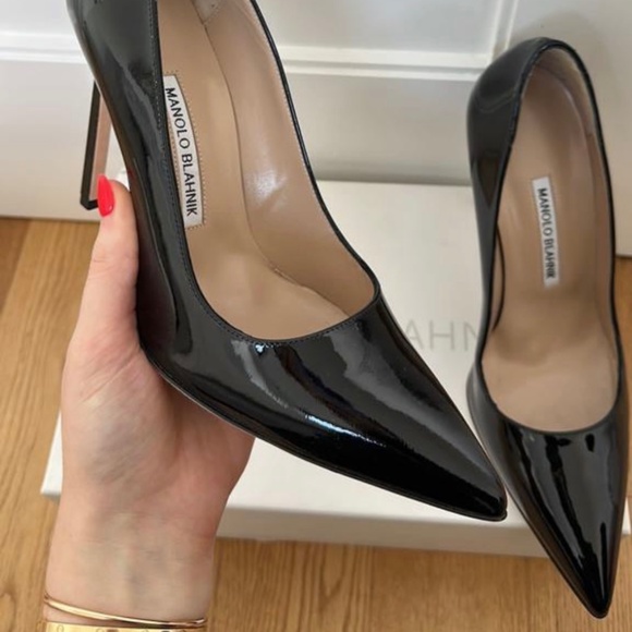 Manolo Blahnik Navy Patent Leather Pointed Toe Heels Size  Manolo blahnik